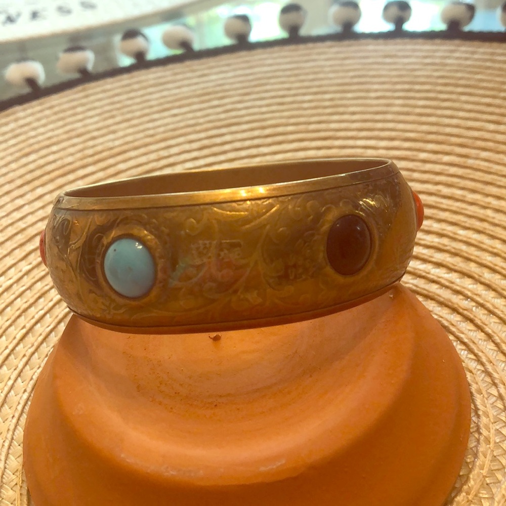Brass patterned bangle bracelet -colored stones